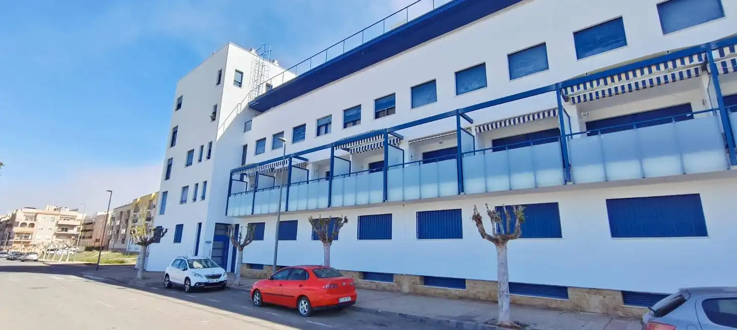 Außenansicht von Wohnung zum Verkauf in Garrucha mit Klimaanlage, Terrasse und Abstellraum