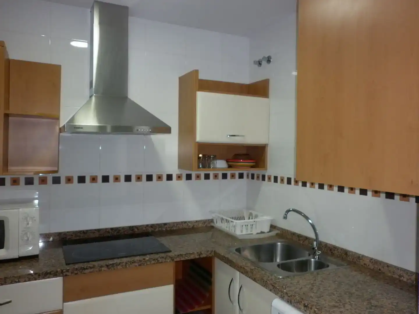 Cuina de Apartament de lloguer en Dos Hermanas amb Aire condicionat, Moblat i Balcó