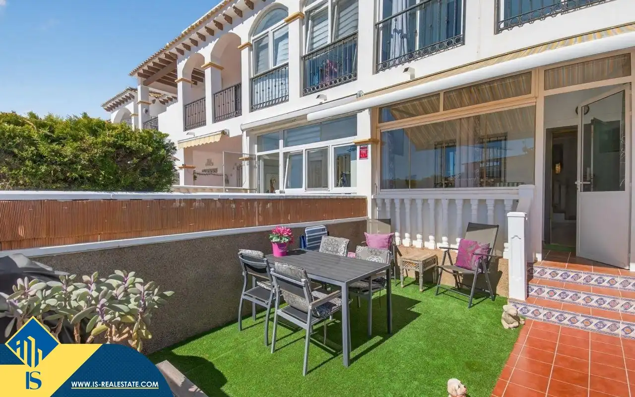 Bungalow amb piscina en venda a Orihuela Costa