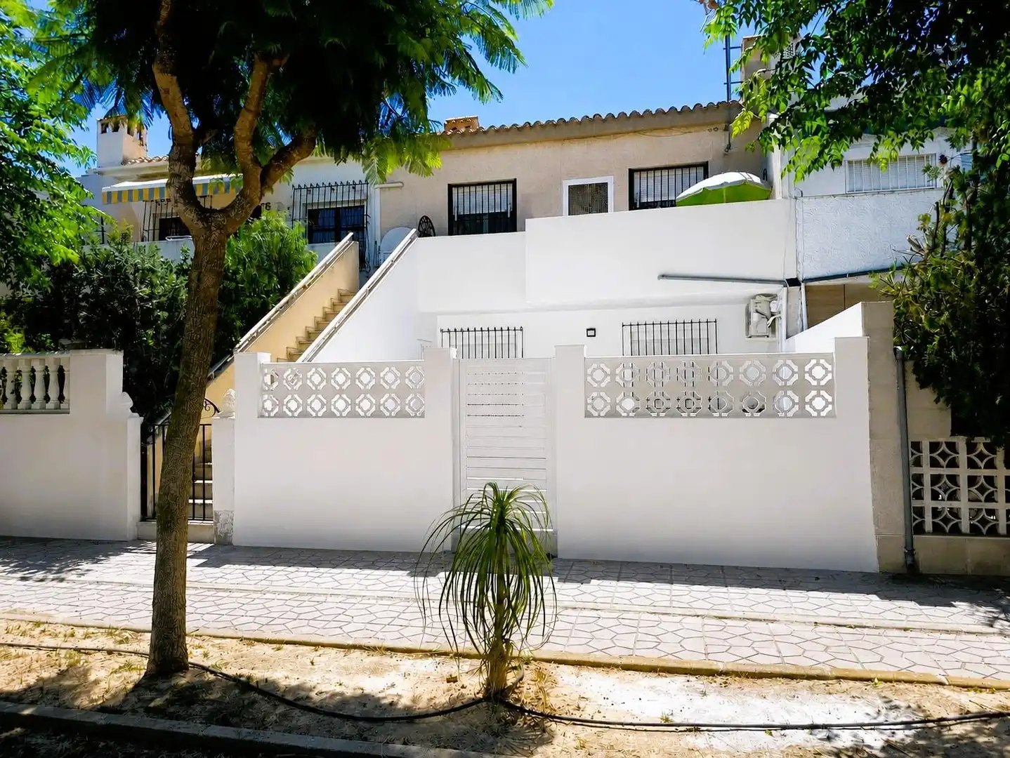 Vista exterior de Casa o chalet en venta en Orihuela con Aire acondicionado, Terraza y Trastero
