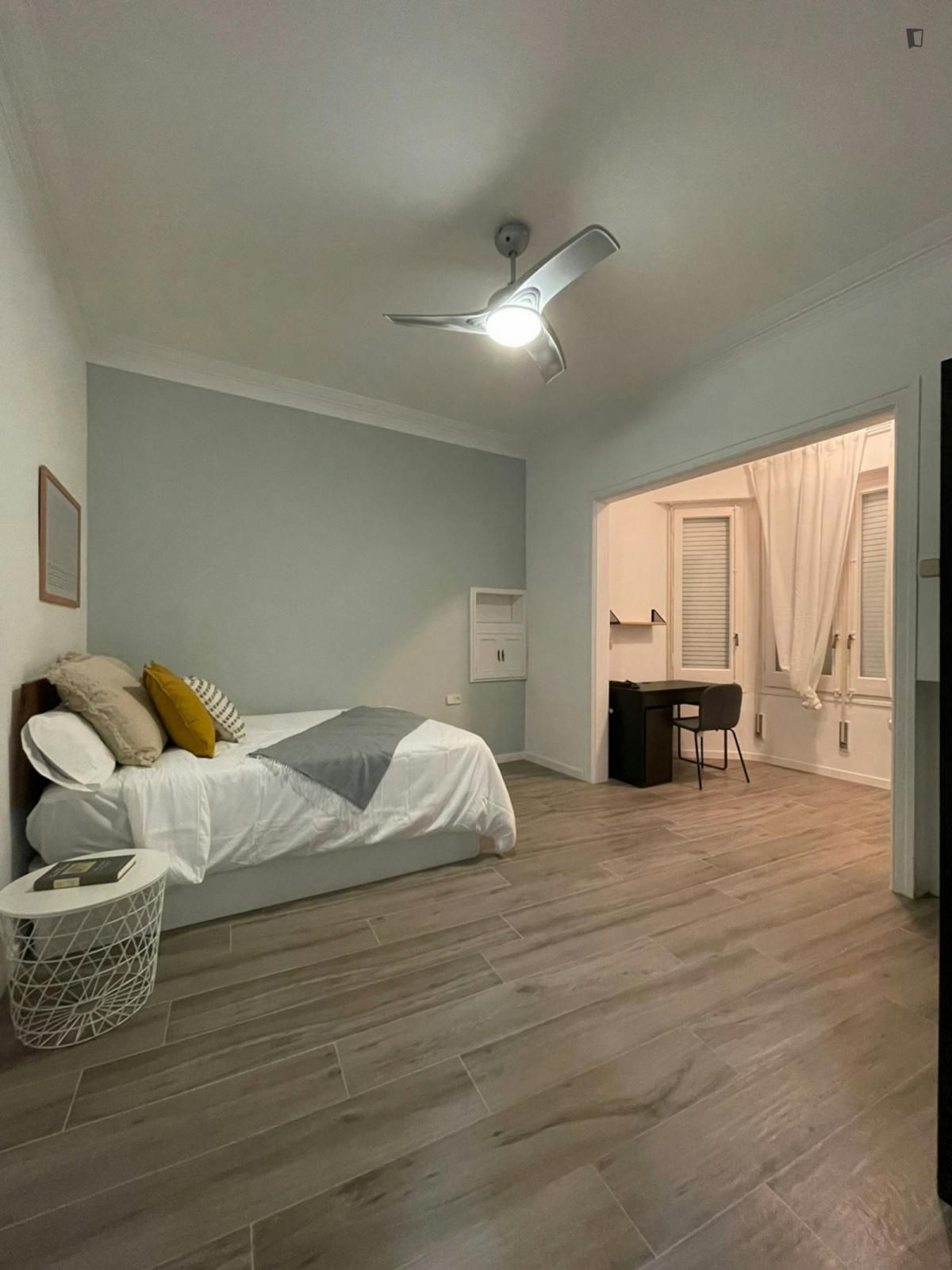 Dormitori de Apartament per a compartir en  Barcelona Capital amb Calefacció, Moblat i Forn