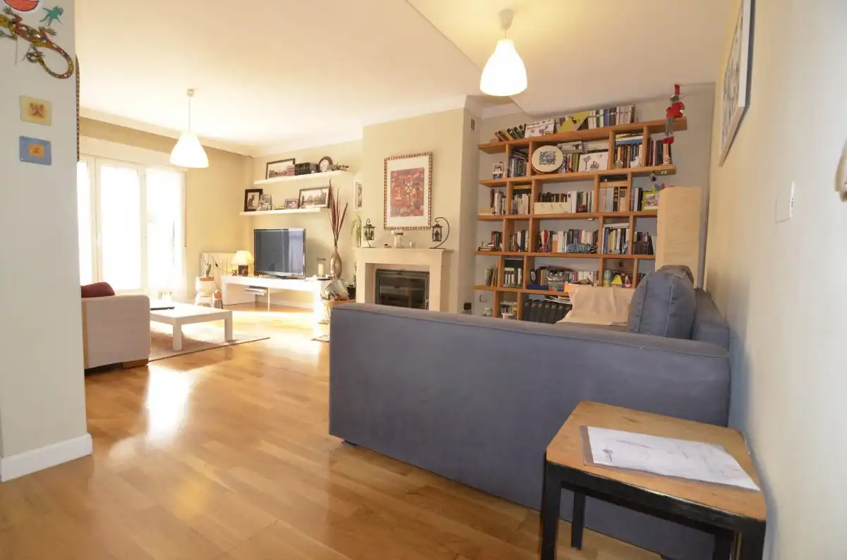 Sala de estar de Casa adosada en venta en Doñinos de Salamanca con Calefacción, Parquet y Terraza
