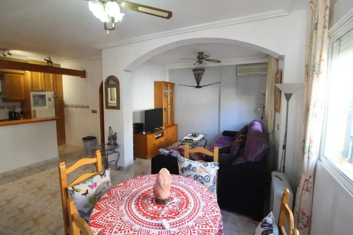 Sala d'estar de Casa adosada en venda en Orihuela amb Jardí privat, Terrassa i Moblat