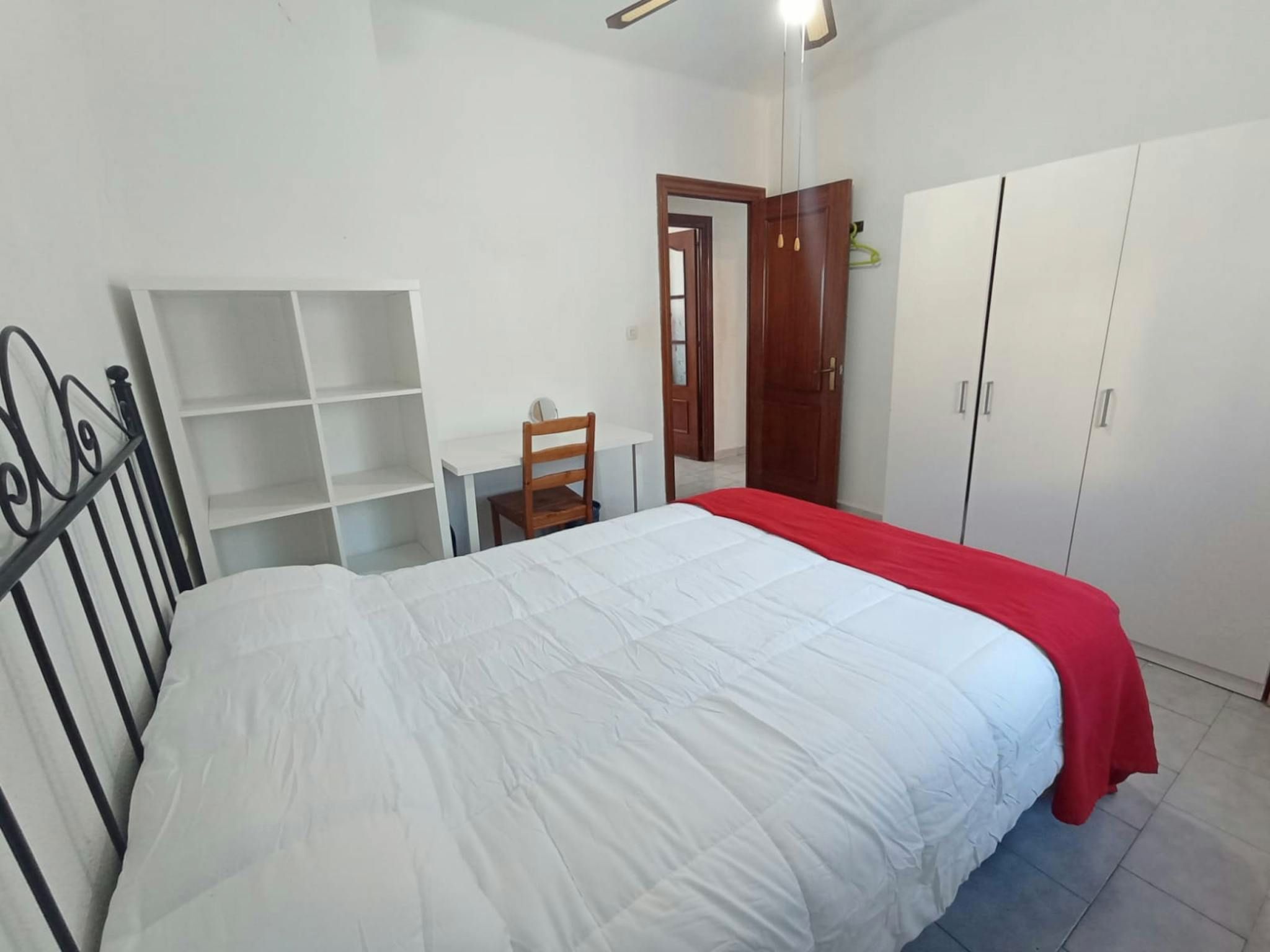 Bedroom of Flat to share in  Sevilla Capital  with Air Conditioner, Furnished and Washing machine
