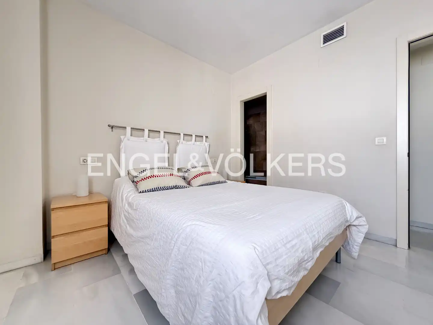 Bedroom of Flat for rent in Sevilla  with Air Conditioner, Heating and Storage room