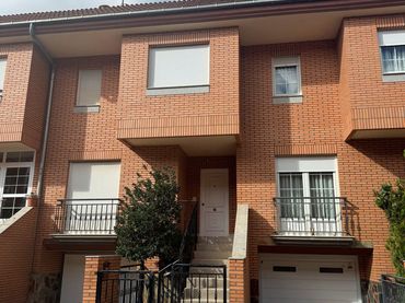 Adossat amb jardí en venda a Trobajo del Camino