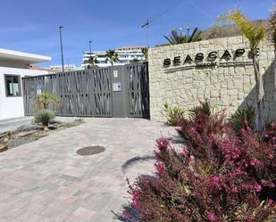 Vista exterior de Àtic en venda en Finestrat amb Aire condicionat, Calefacció i Jardí privat