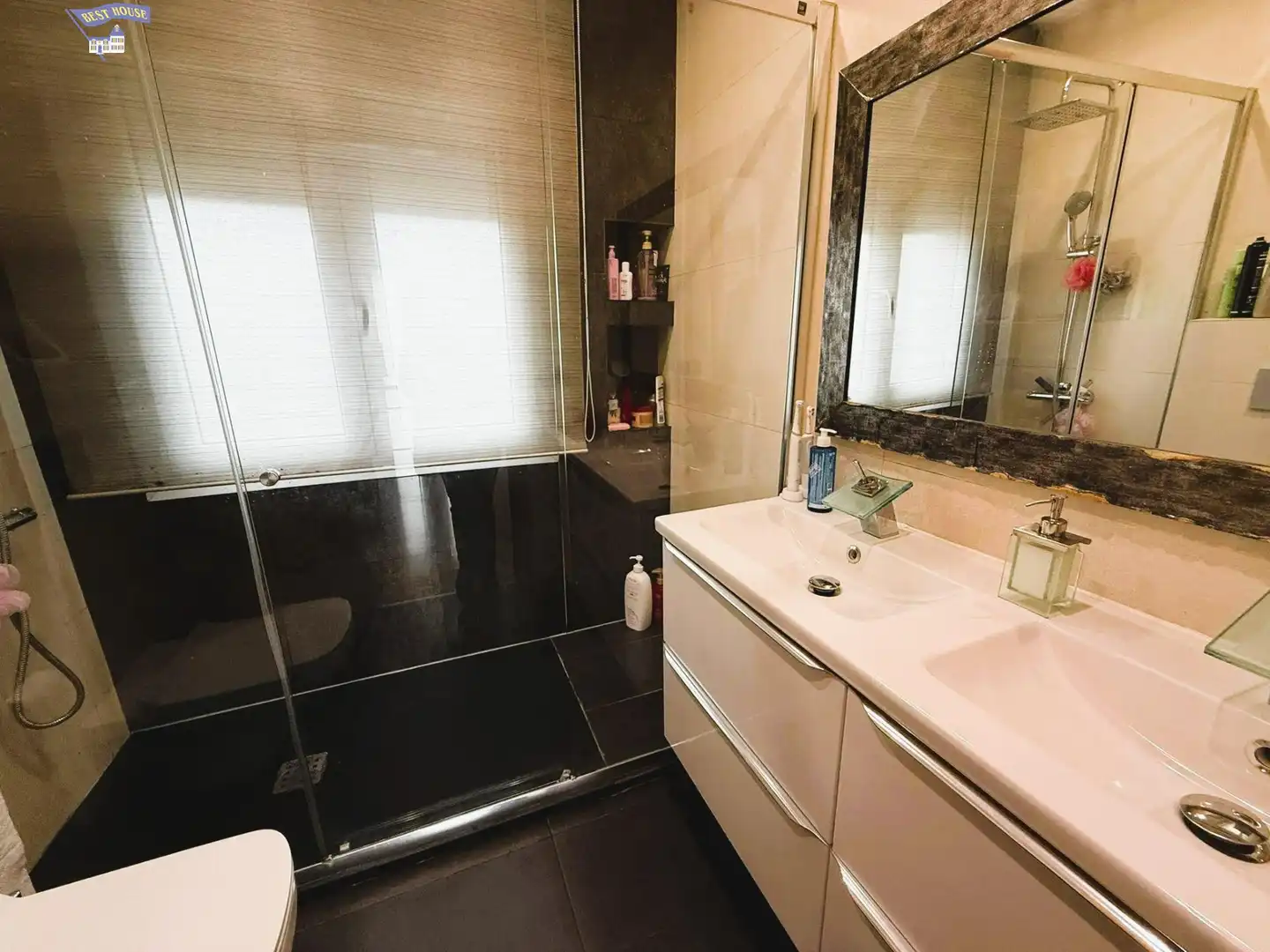 Baño de Casa o chalet en venta en Barberà del Vallès con Calefacción, Jardín privado y Parquet