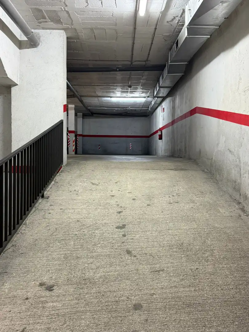 Parking with lift for sale in Centre - Estació, imagen 2