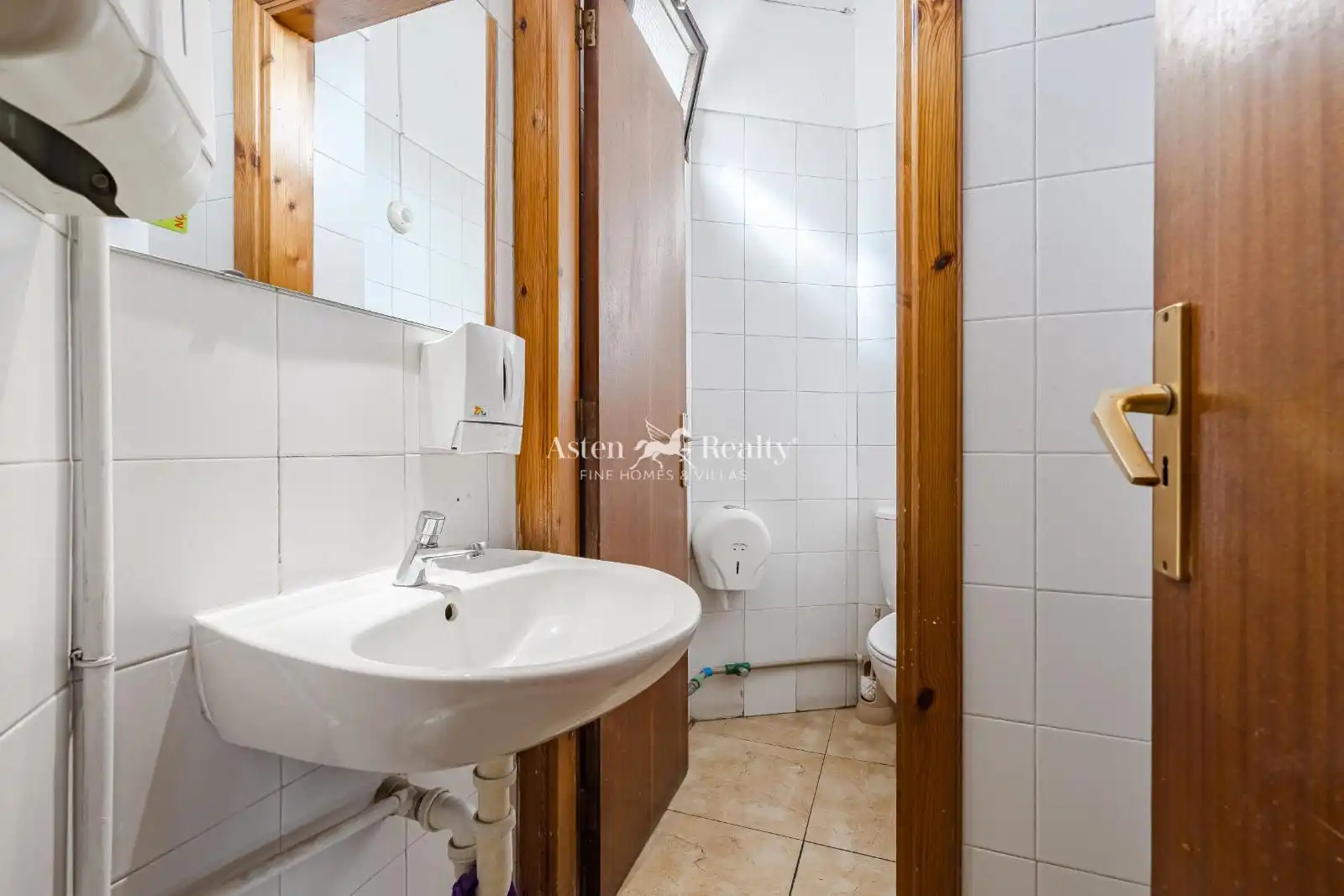 Badezimmer von Geschaftsraum zum Verkauf in Arona mit Klimaanlage und Möbliert