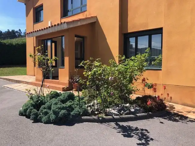 Vista exterior de Casa o chalet en venta en Llanera con Calefacción, Jardín privado y Parquet