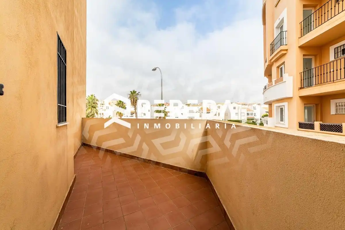 Vista exterior de Piso en venta en Roquetas de Mar con Jardín privado, Terraza y Balcón
