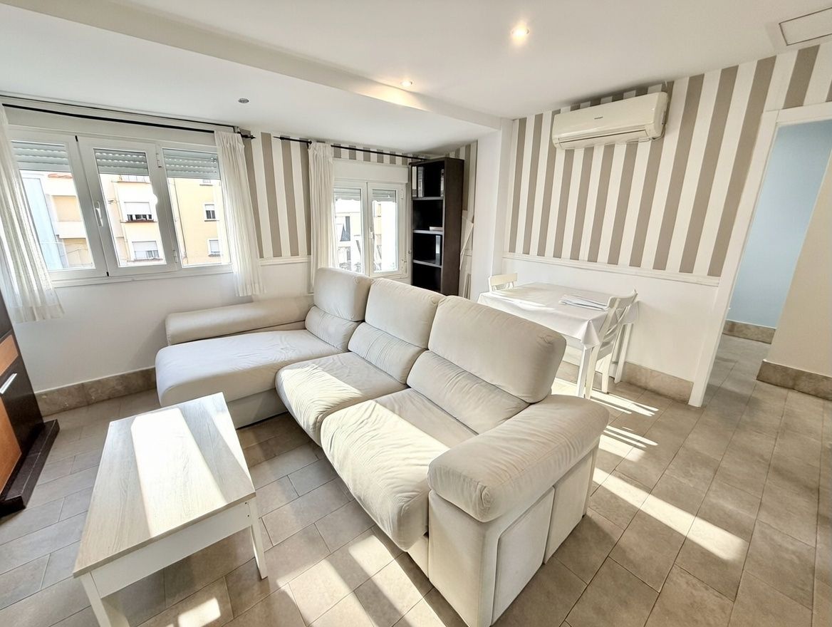 Sala d'estar de Pis en venda en  Madrid Capital amb Aire condicionat i Moblat