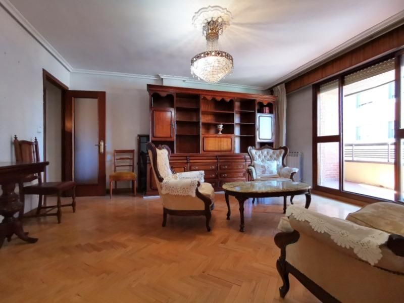 Sala d'estar de Pis en venda en Valladolid Capital amb Calefacció i Terrassa