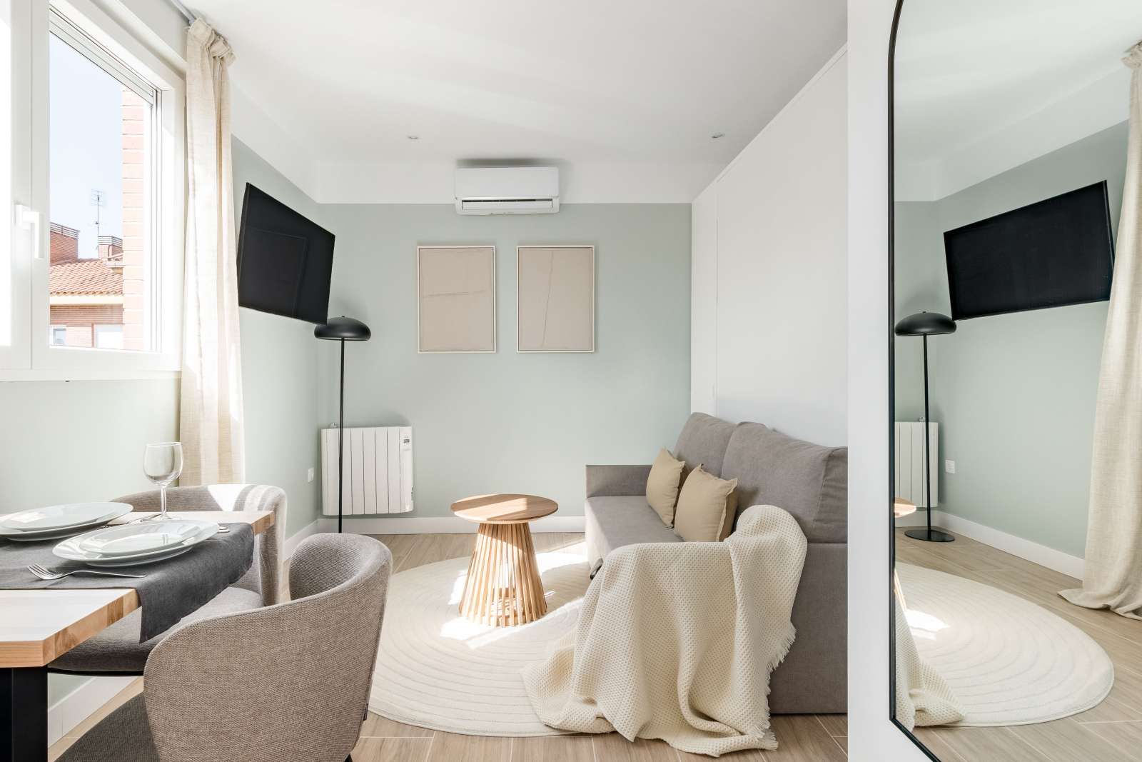 Sala d'estar de Estudi per a compartir en  Madrid Capital amb Aire condicionat i Terrassa