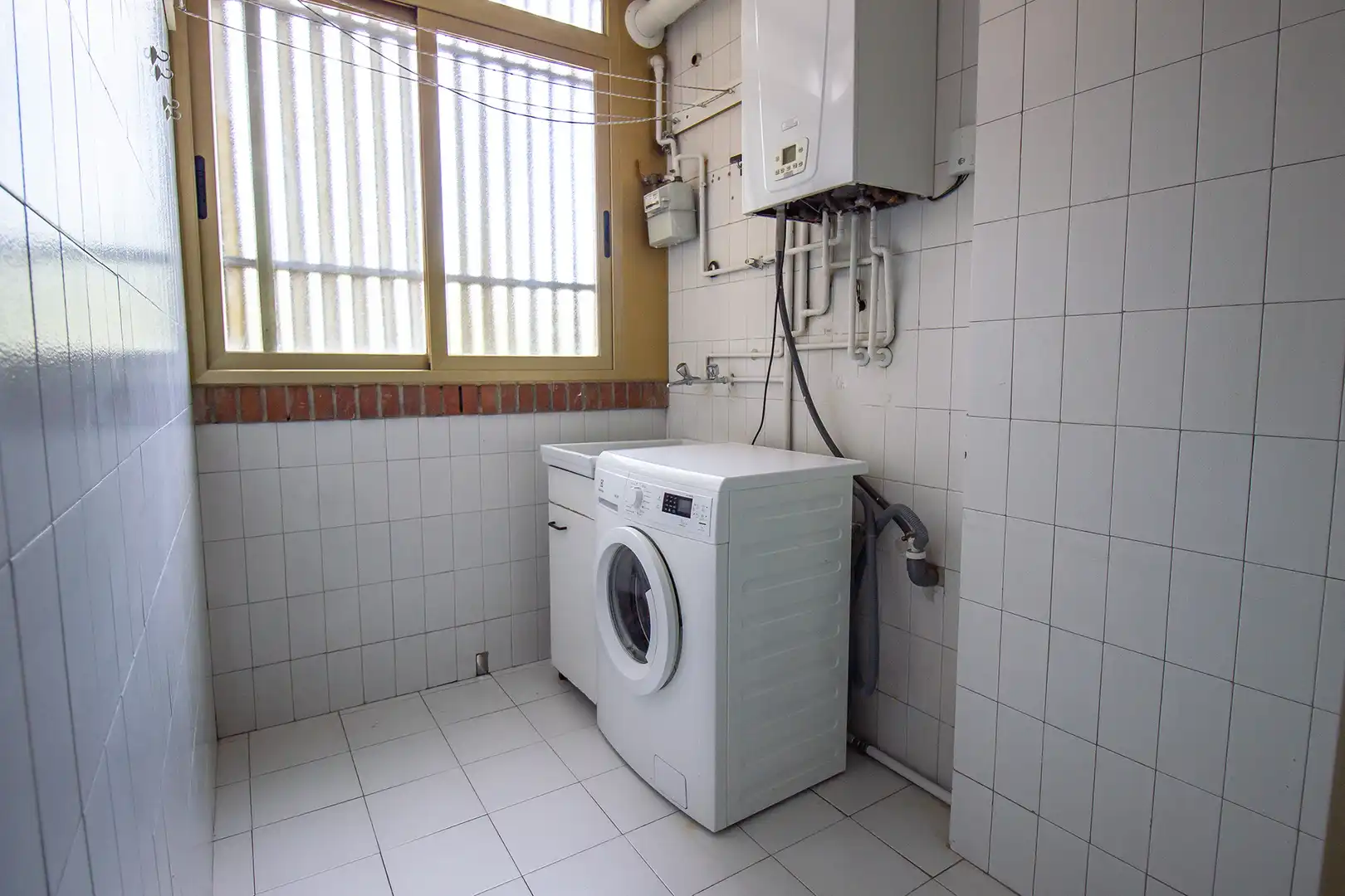 Baño de Piso de alquiler en Madrid con Terraza, Se aceptan mascotas y Piscina comunitaria