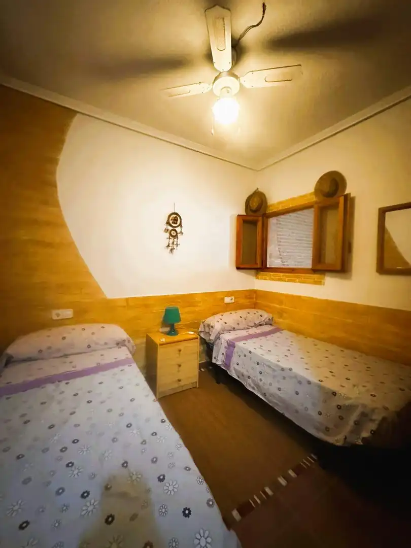 Habitación de Apartamento de alquiler en Pilar de la Horadada con Aire acondicionado, Jardín privado y Trastero