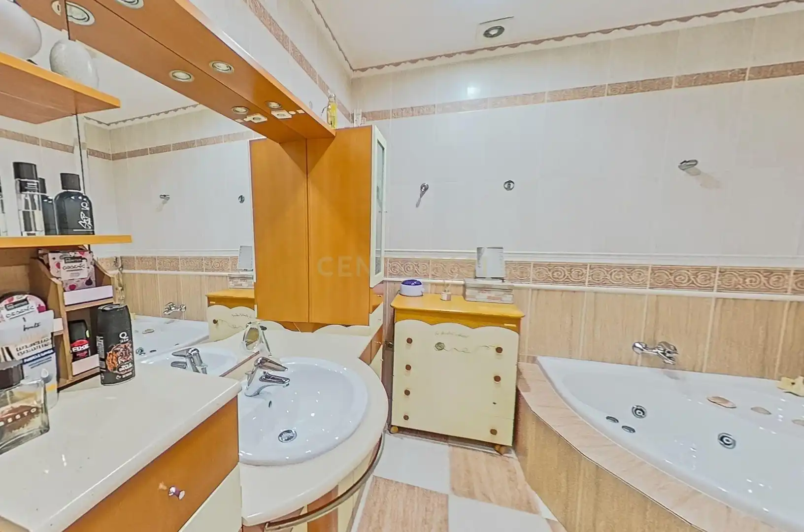 Baño de Apartamento en venta en Montefrío con Aire acondicionado y Jacuzzi