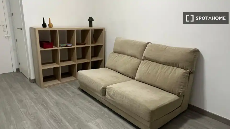 Sala d'estar de Pis de lloguer en L'Hospitalet de Llobregat amb Aire condicionat, Calefacció i Moblat