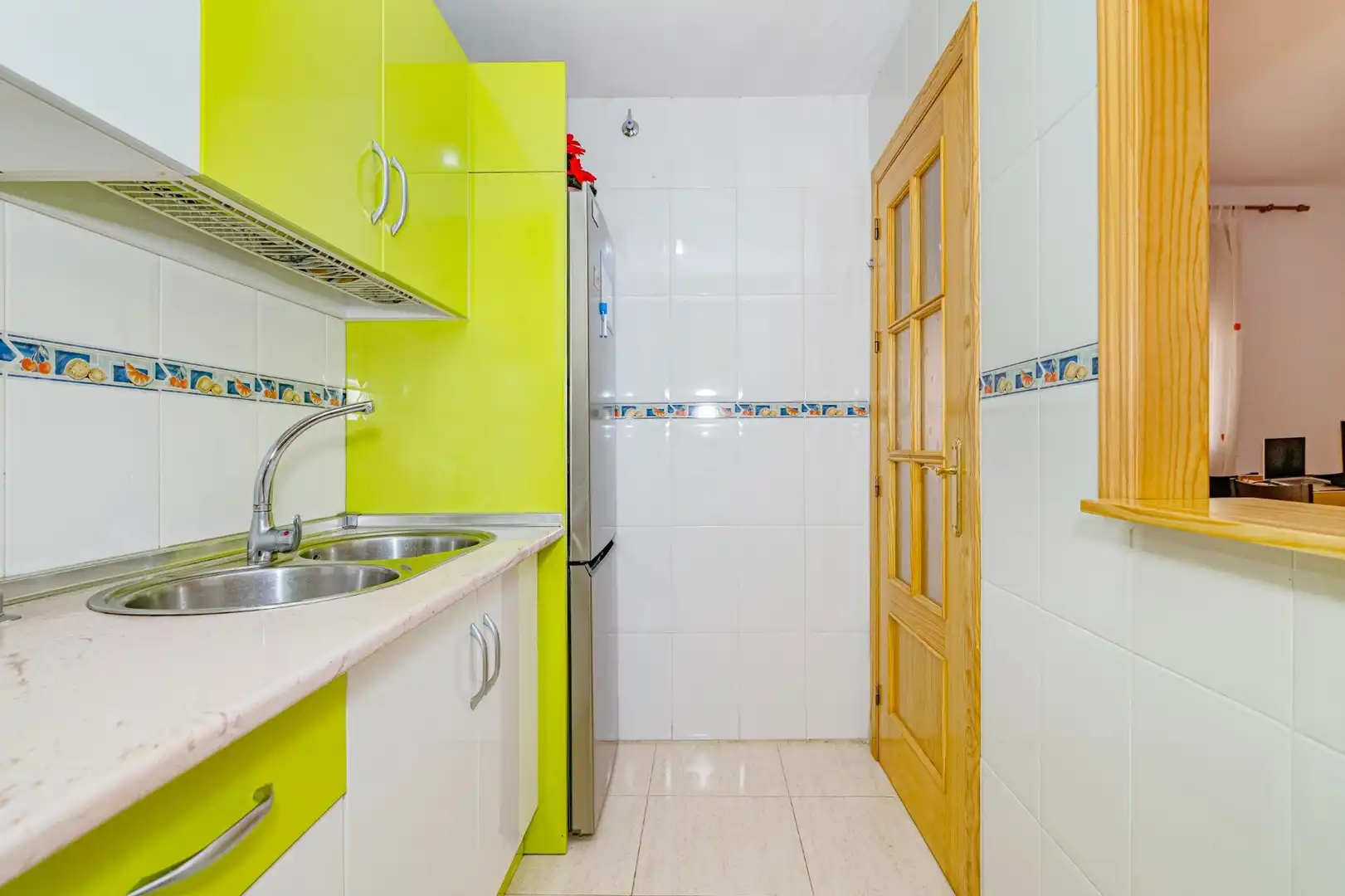 Cuina de Pis en venda en Churriana de la Vega amb Aire condicionat, Jardí privat i Traster