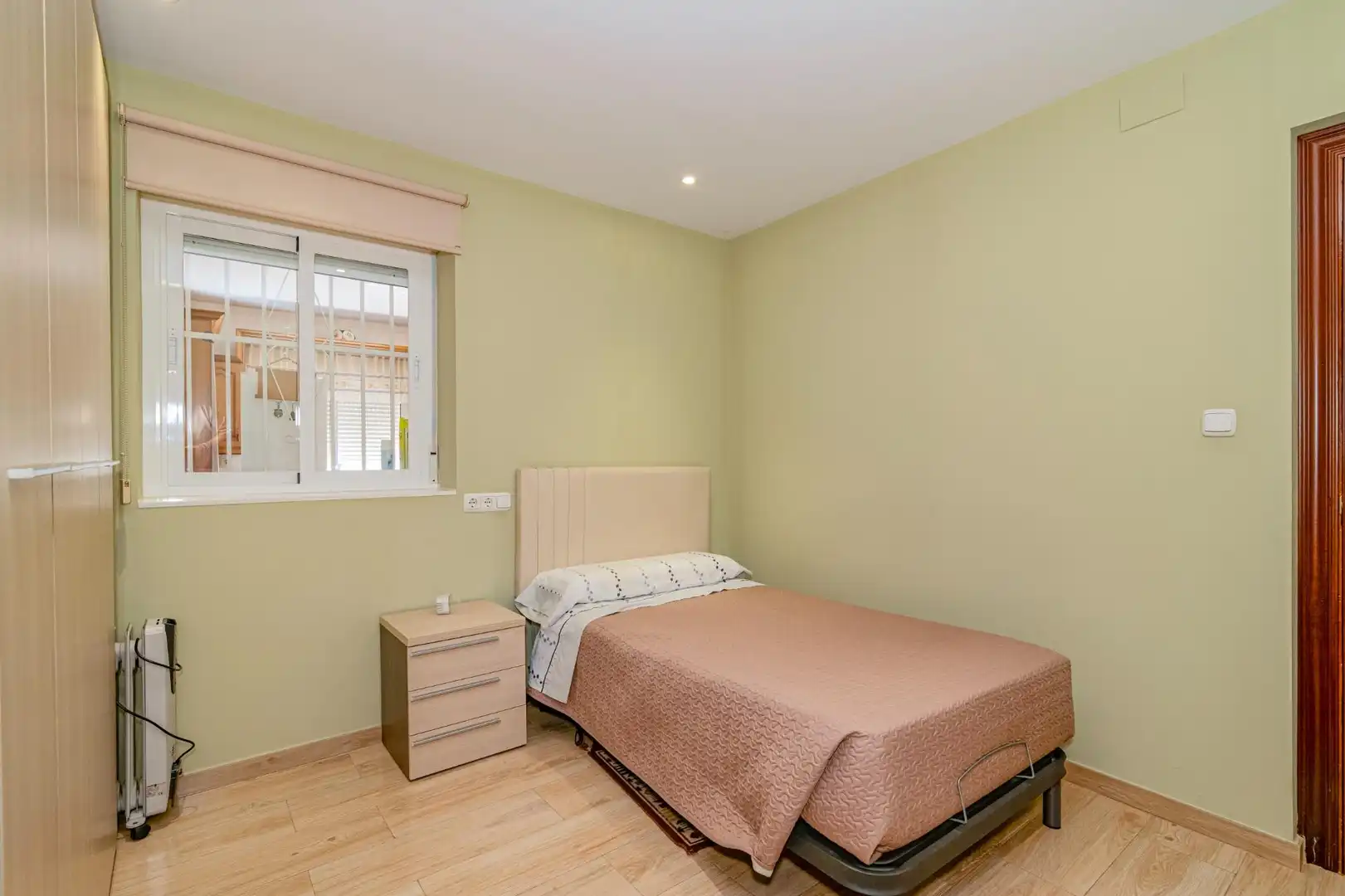 Bedroom of Houses for sale in Granada  with Terrace and Storage room
