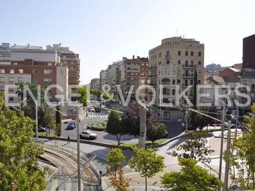 Appartamento con balcone in vendita a Plaça Ricard Vinyes