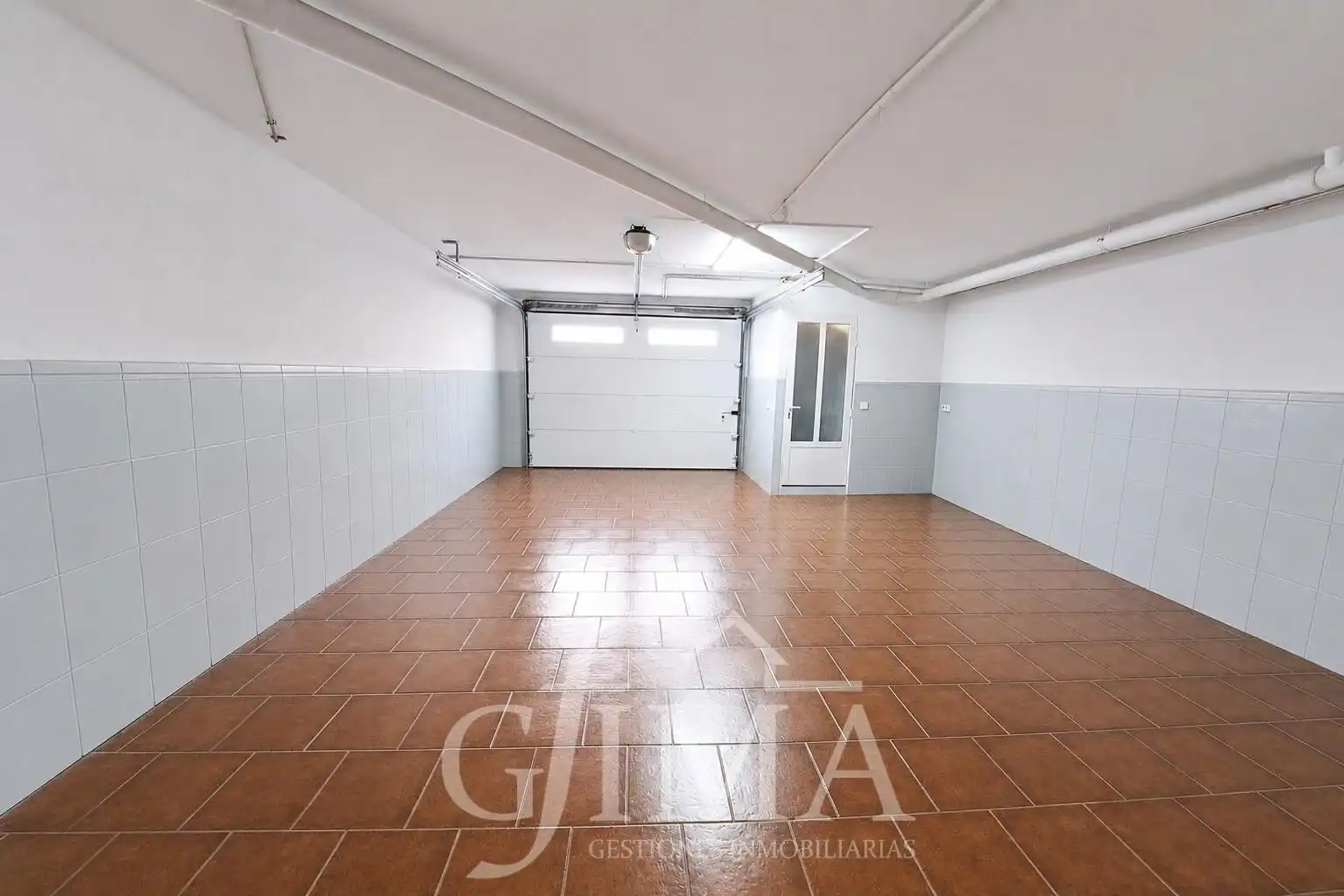 Casa adosada en venta en Tomelloso con Calefacción y Trastero