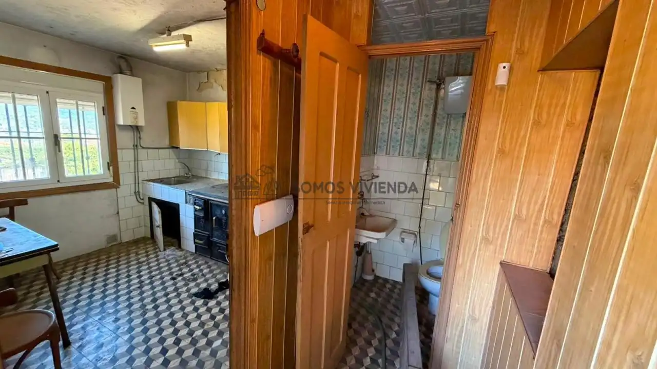 Cocina de Casa o chalet en venta en Ourense Capital  con Jardín privado