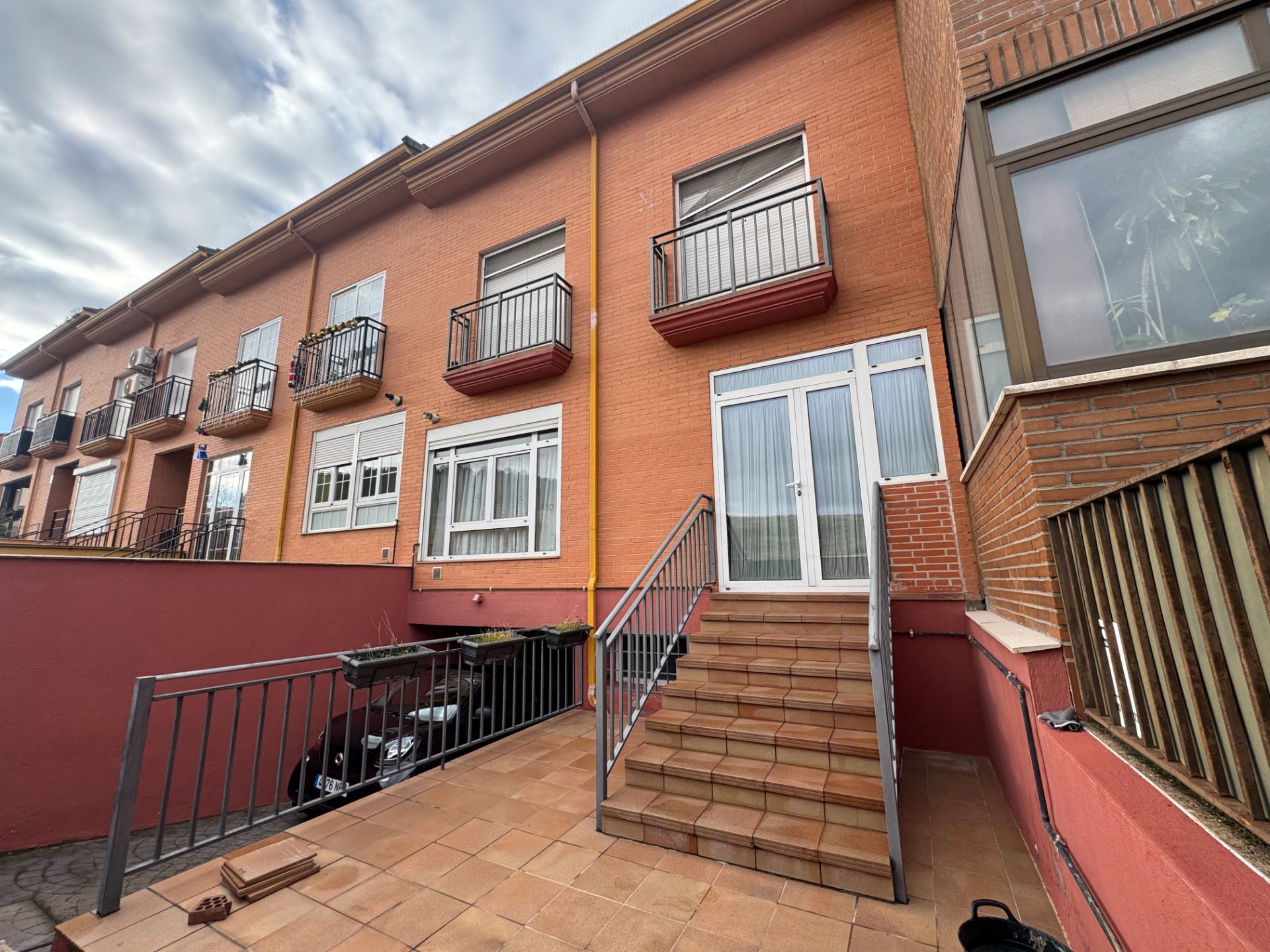 Vista exterior de Casa adosada en venta en Arganda del Rey con Aire acondicionado, Calefacción y Jardín privado