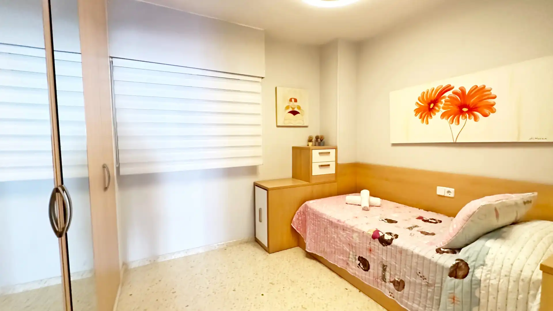 Habitación de Apartamento de alquiler en Gandia con Aire acondicionado, Calefacción y Terraza