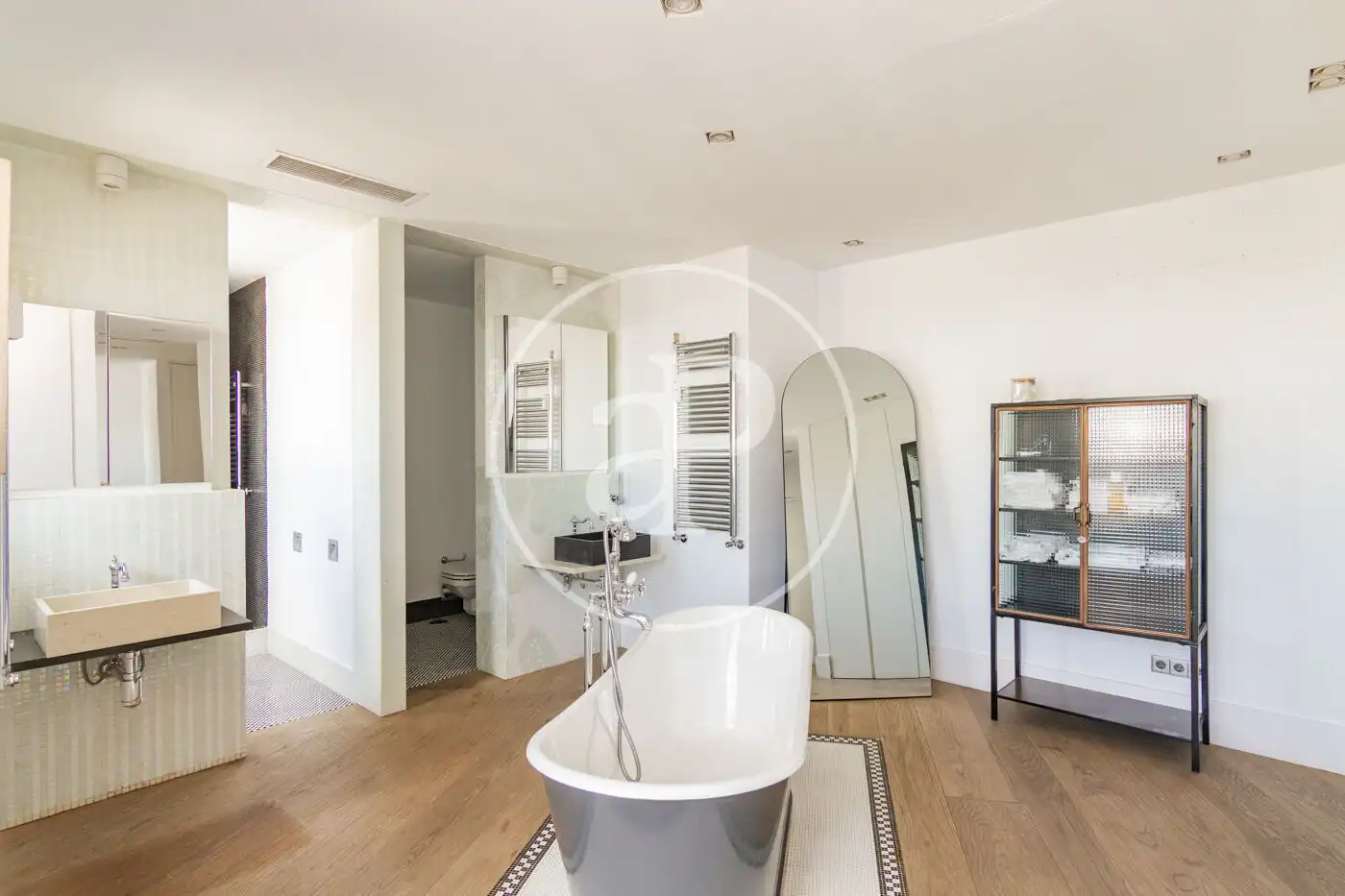 Baño de Ático en venta en Madrid con Aire acondicionado, Calefacción y Jardín privado