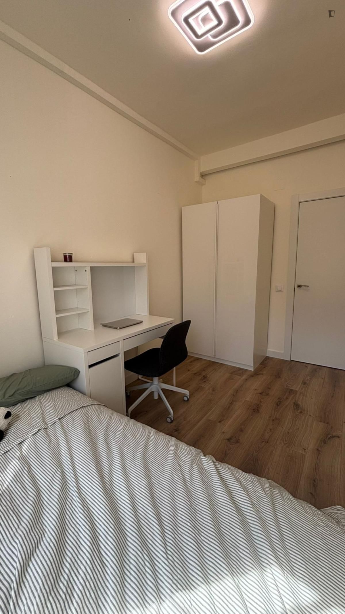 Habitación de Apartamento para compartir en  Barcelona Capital con Aire acondicionado, Calefacción y Amueblado