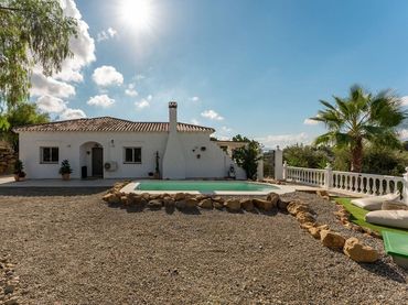 Casa rústica amb piscina en venda a Pizarra