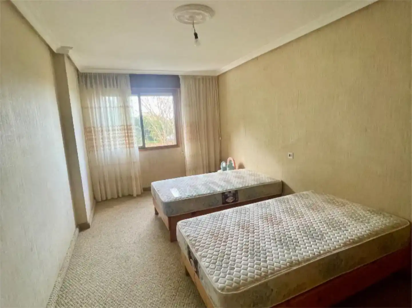 Bedroom of Flat for sale in Avión