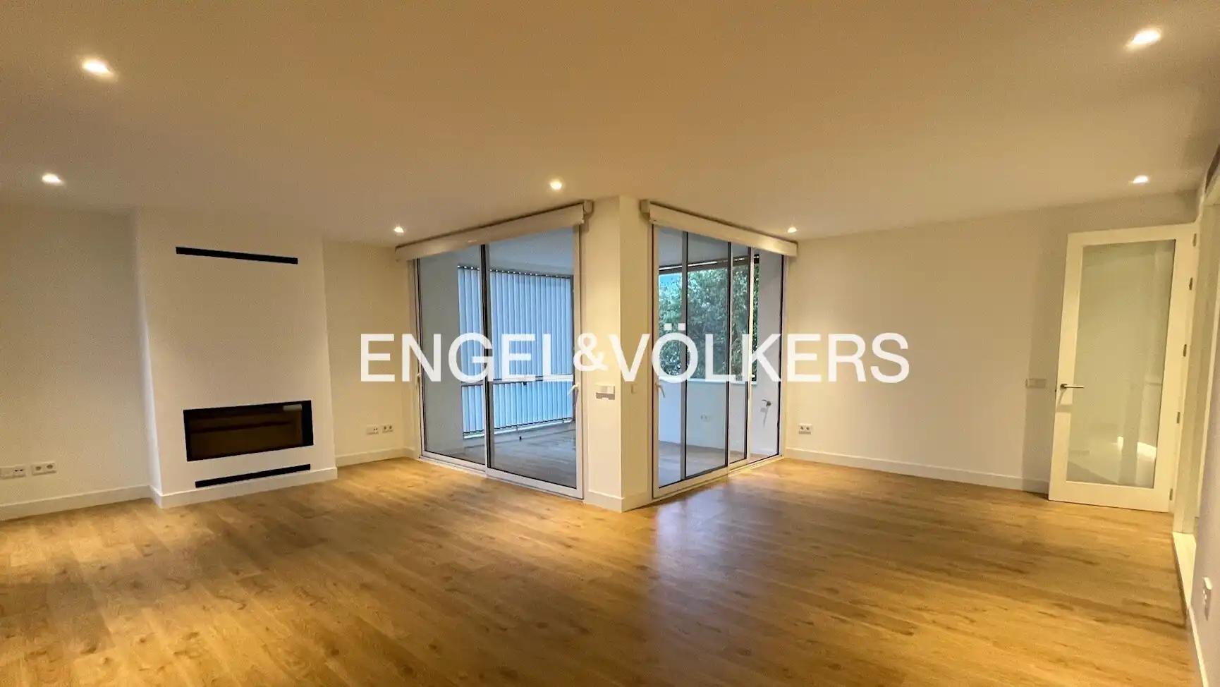 Sala de estar de Ático en venta en Mairena del Aljarafe con Aire acondicionado, Calefacción y Jardín privado
