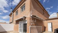 Exterior view of Single-family semi-detached for sale in Torrejón del Rey  with Air Conditioner, Heating and Private garden