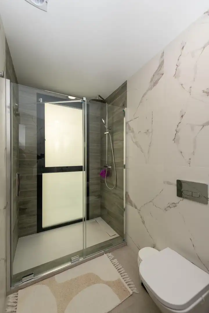 Badezimmer von Haus oder Chalet zur Miete in El Campello mit Klimaanlage, Privatgarten und Terrasse
