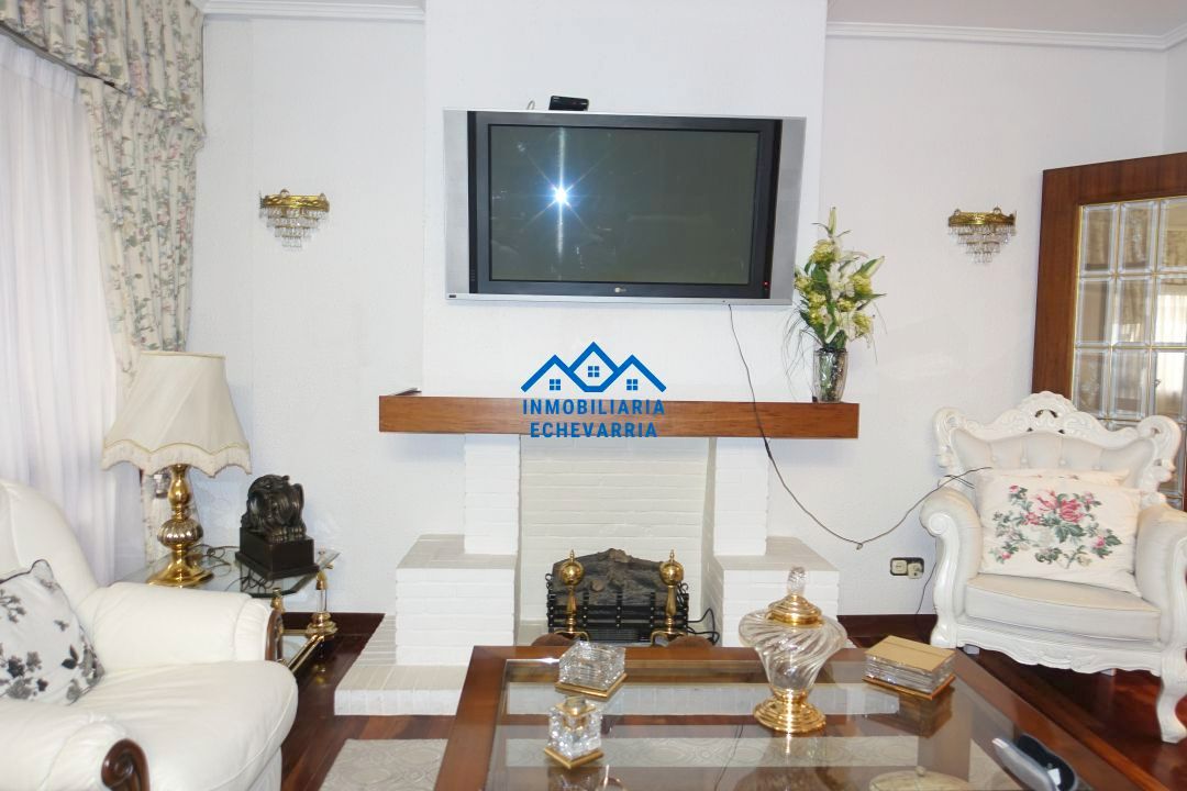 Living room of Flat for sale in Getxo   with Heating, Terrace and Storage room