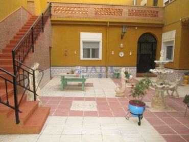 Casa amb balcó en venda a Valdepeñas