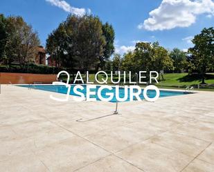 Piscina de Pis de lloguer en Pozuelo de Alarcón amb Aire condicionat, Terrassa i Piscina