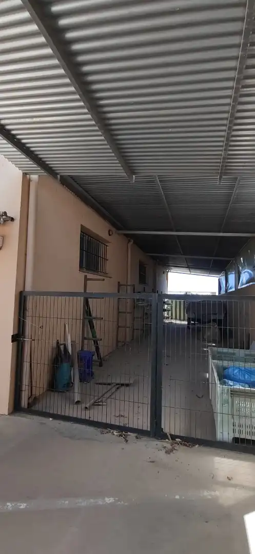 Außenansicht von Fabrikhallen zum Verkauf in L'Armentera