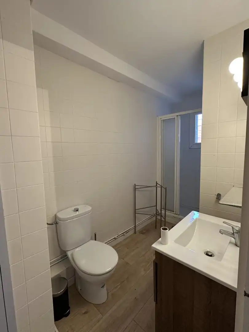 Bathroom of Flat for rent in Terrassa  with Air Conditioner, Heating and Terrace