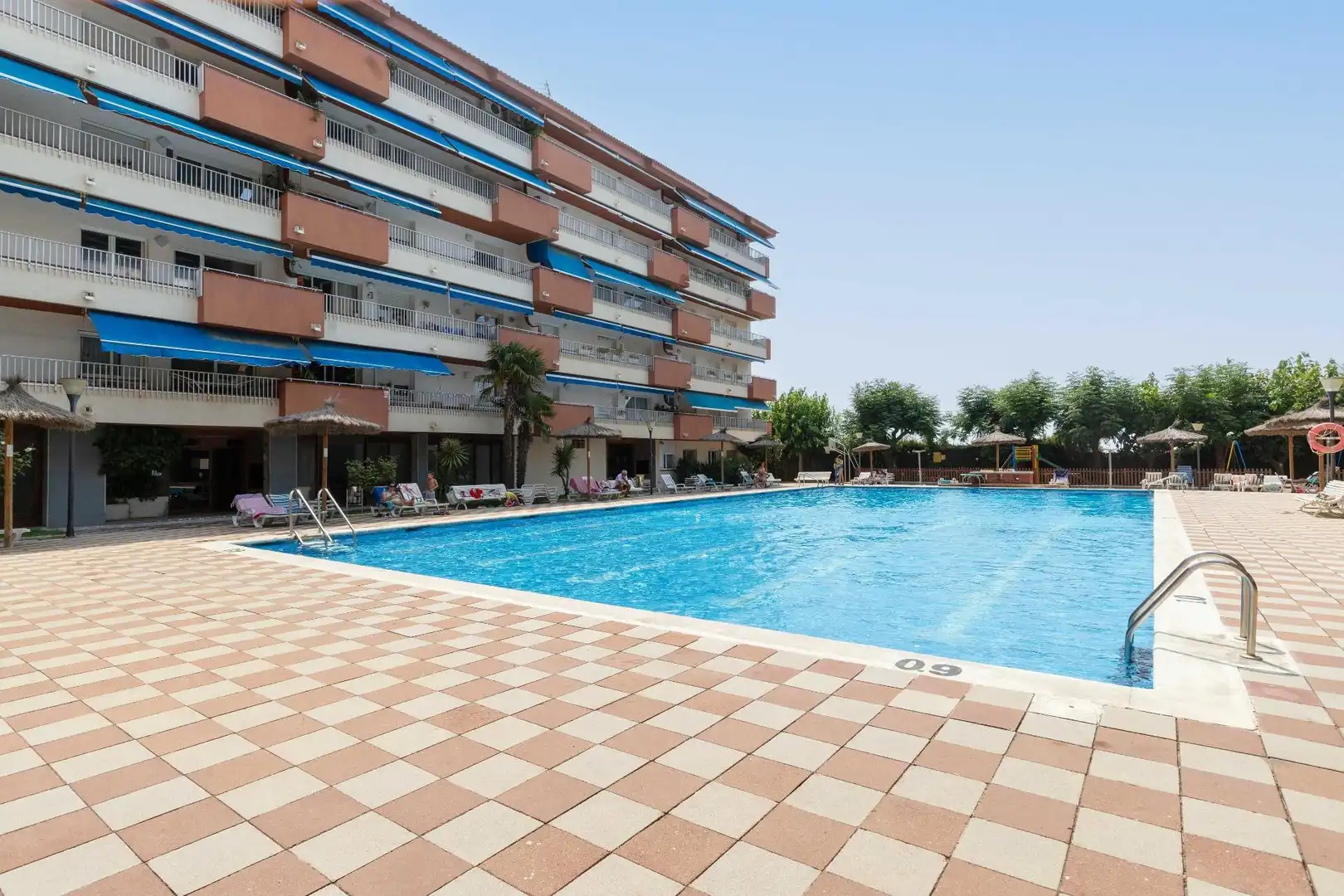 Piscina de Piso en venta en Arenys de Mar con Terraza, Trastero y Balcón