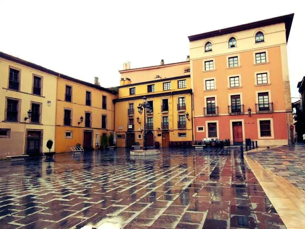 Vista exterior de Pis en venda en Avilés amb Calefacció i Traster