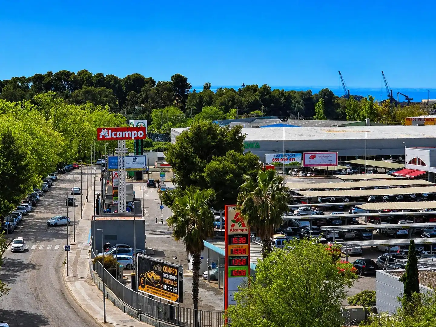 Vista exterior de Àtic en venda en Vilanova i la Geltrú amb Calefacció