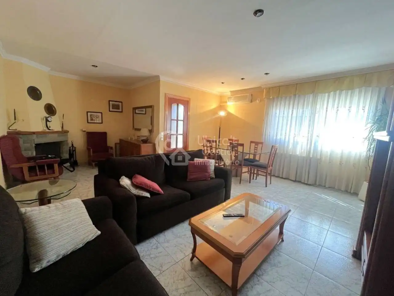 Sala d'estar de Casa adosada en venda en Palau-solità i Plegamans amb Aire condicionat, Calefacció i Jardí privat