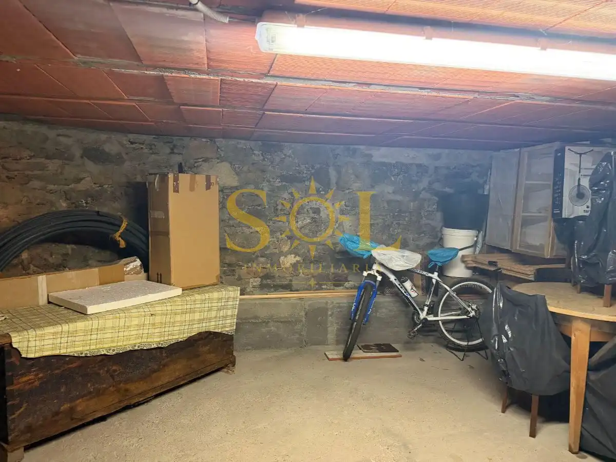 Casa o xalet en venda en Los Barrios de Luna  amb Calefacció i Moblat