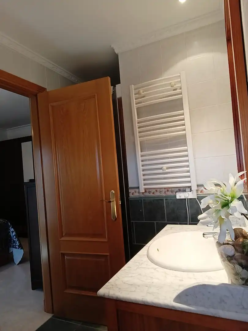 Baño de Piso de alquiler en Padul con Aire acondicionado, Calefacción y Amueblado