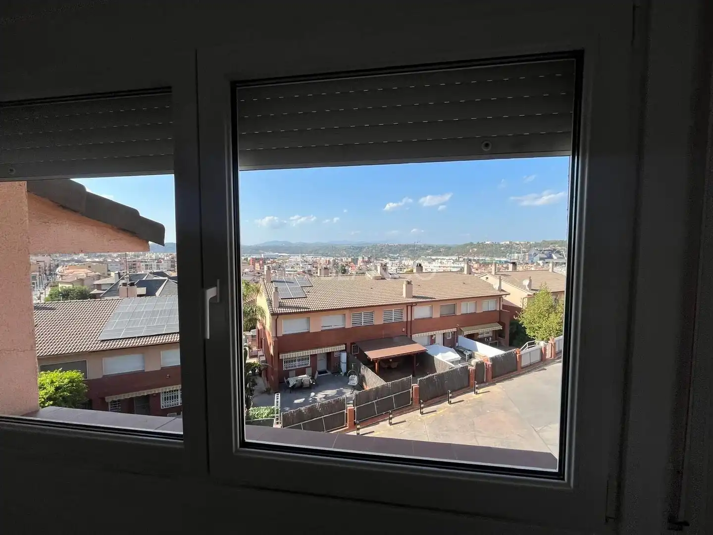 Vista exterior de Casa o xalet en venda en Sant Andreu de la Barca amb Calefacció, Traster i Piscina comunitària