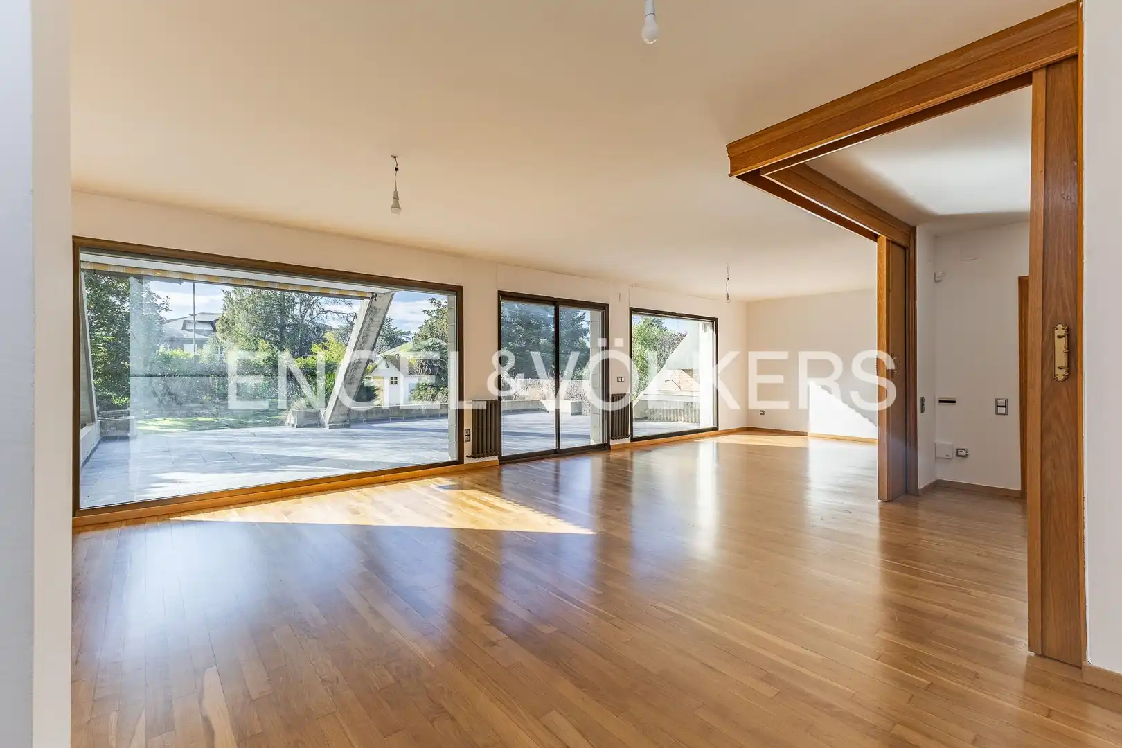 Vista exterior de Casa o chalet de alquiler en Sant Cugat del Vallès con Calefacción, Jardín privado y Parquet
